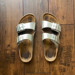 🪐 Silver Metallic Birkenstocks